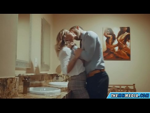 ❤️ Ha blonde e mahlahahlaha e u eka ka kamoreng ea ho phomola ea sechaba ️❌ ❌️